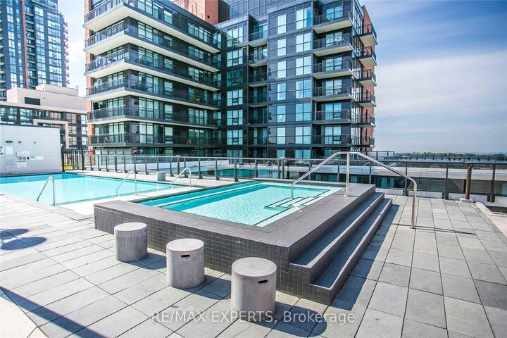 Property Photo:  3091 Dufferin Street 516  ON M6A 0C4 