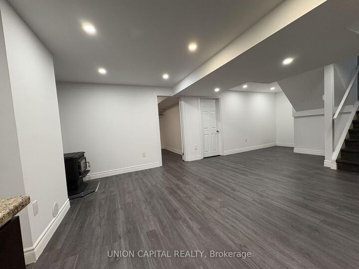 Property Photo:  21 Natanya Boulevard Lower  ON L4P 3R6 