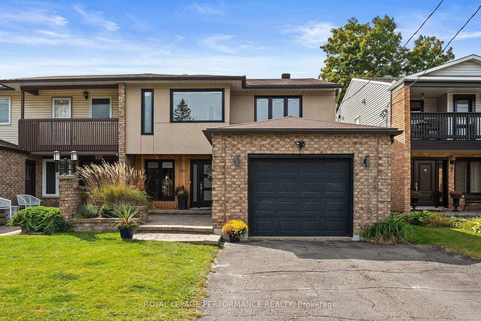 Property Photo: 550 Foxview Place ON K1K 4C4