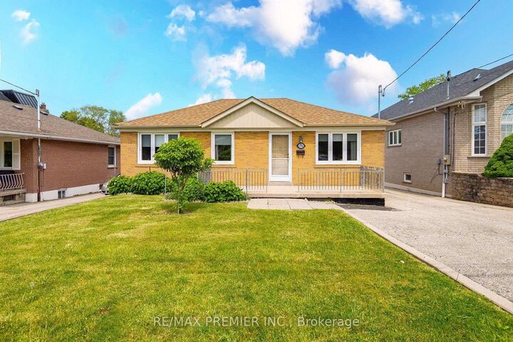 Property Photo:  376 Rustic Road Main  ON M6L 1W7 