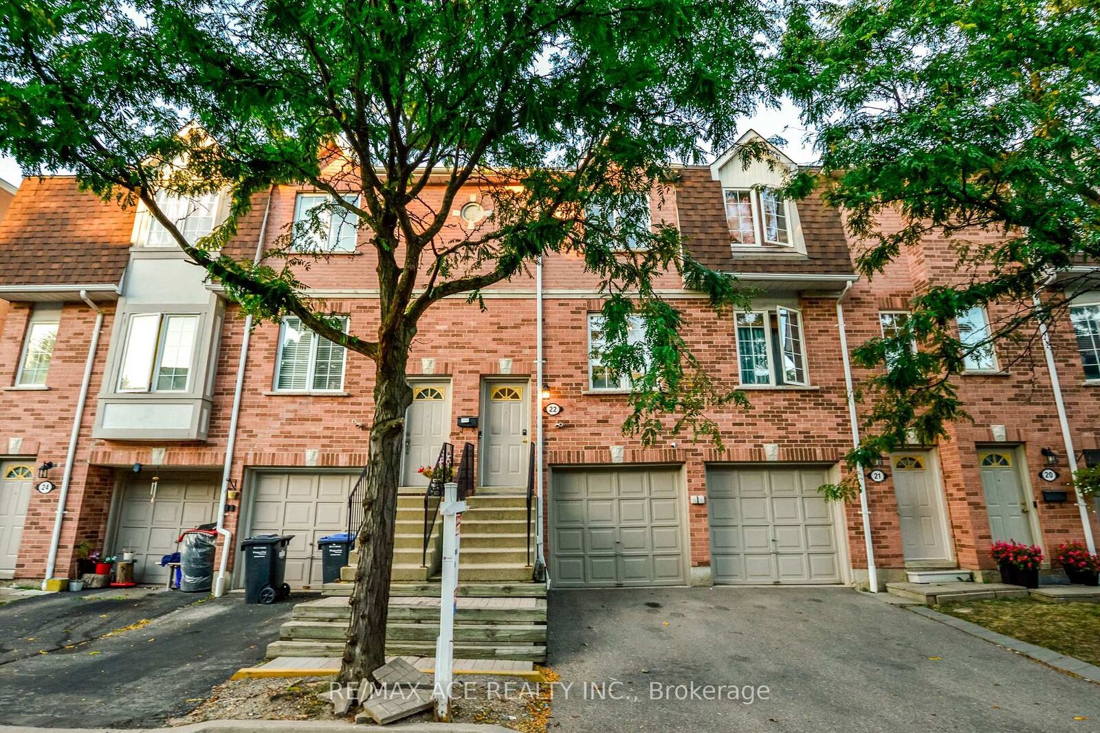 Property Photo:  1525 South Parade Court 22  ON L5M 6E9 