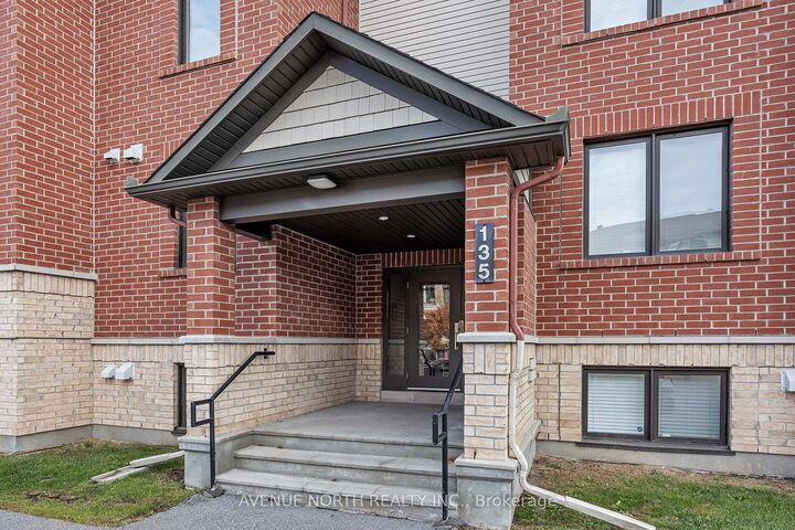 Property Photo:  135 Bluestone Private 7  ON K4A 0X7 