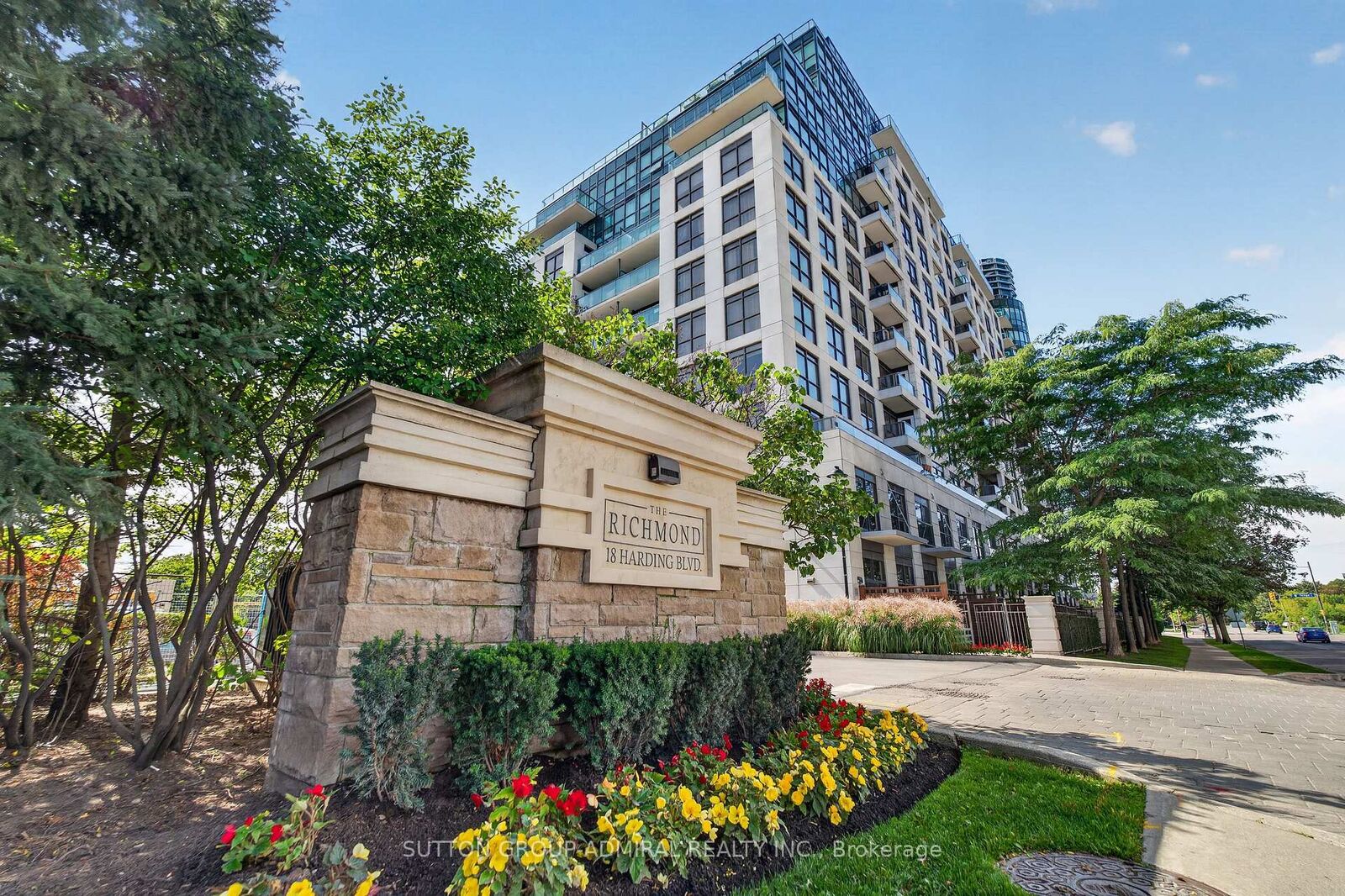 Property Photo:  18 Harding Boulevard 1203  ON L4C 0T3 
