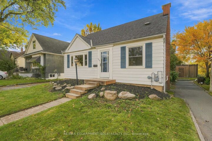 Property Photo:  140 Auburn Avenue  ON L8K 3B2 