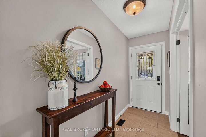 Property Photo:  38 Roberta Street  ON N3B 3N7 