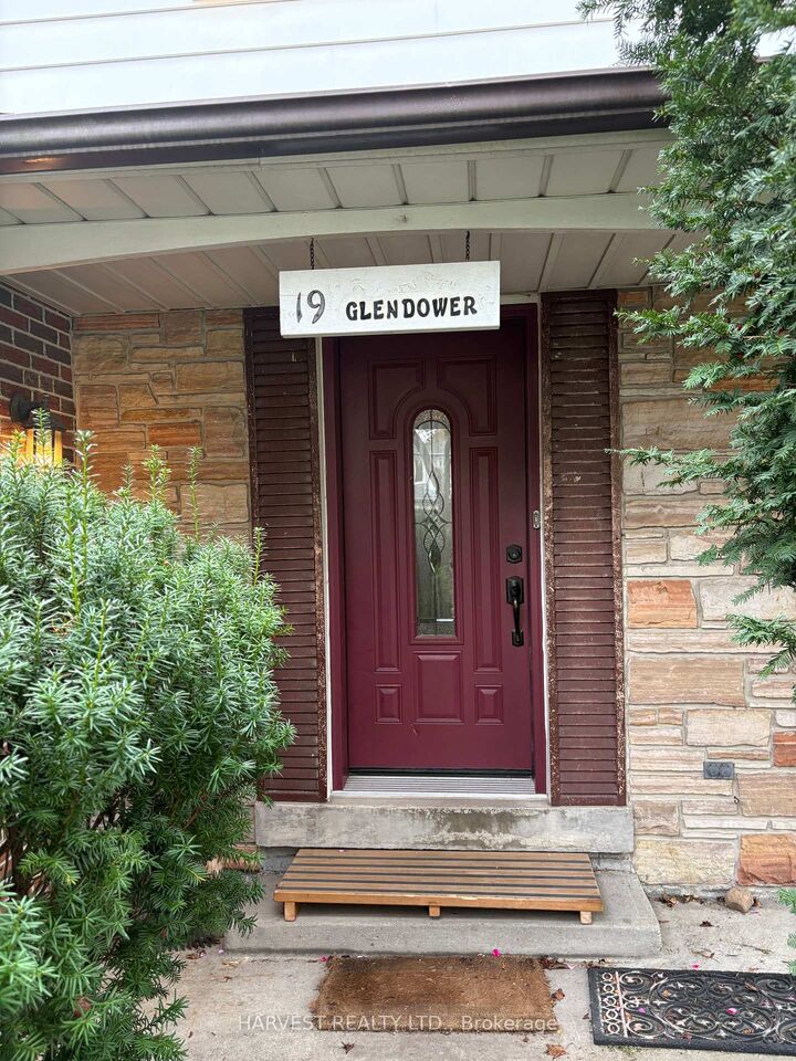 Property Photo:  19 Glendower Circuit  ON M1T 2Y9 