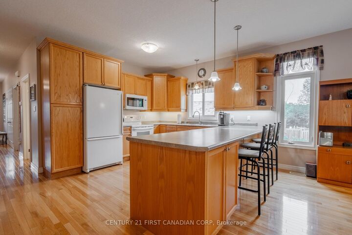 Property Photo:  1611 Blackmaple Crescent  ON N5Y 6L7 