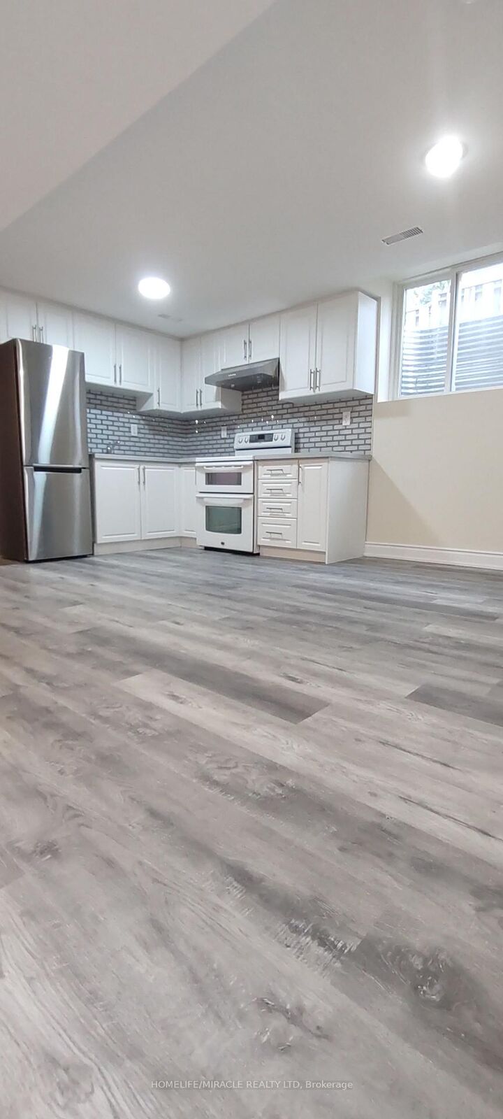 Property Photo:  3185 Chamberlain Court  ON L5N 3M2 