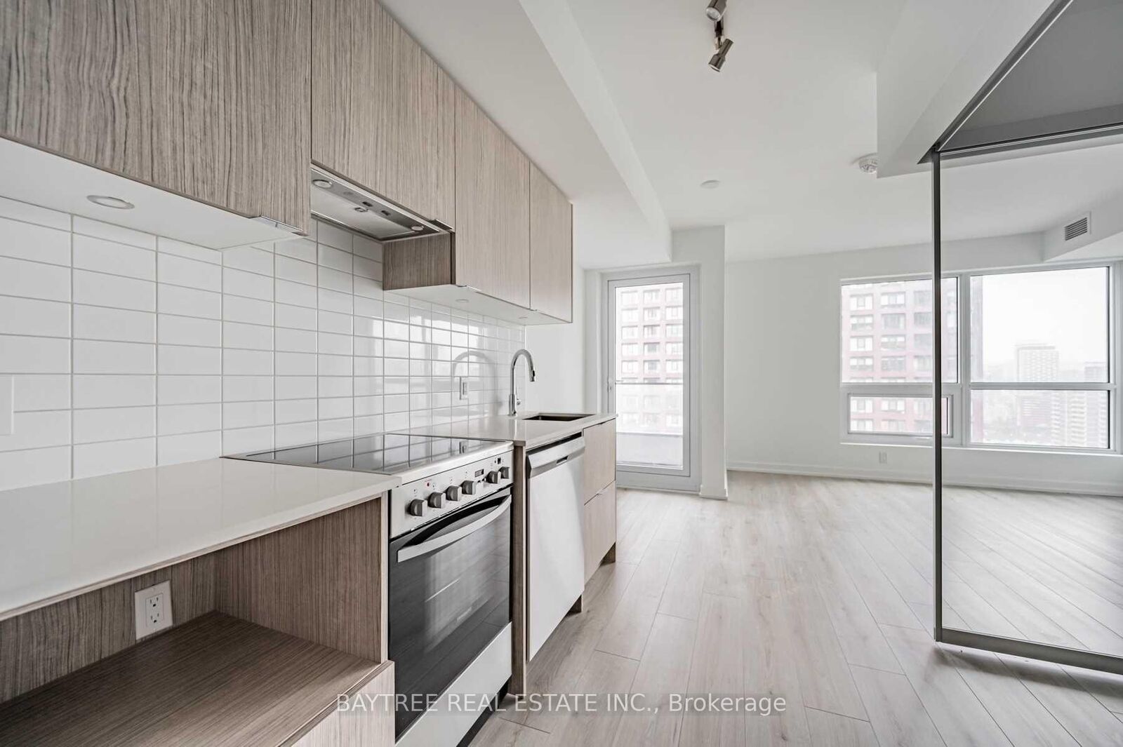 Property Photo:  395 Bloor Street E 2512  ON M4W 0B4 