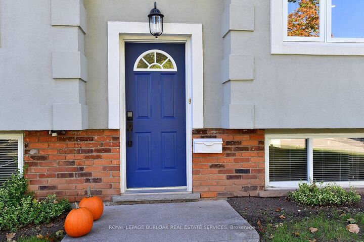 Property Photo:  699 Castleguard Crescent  ON L7N 2W7 