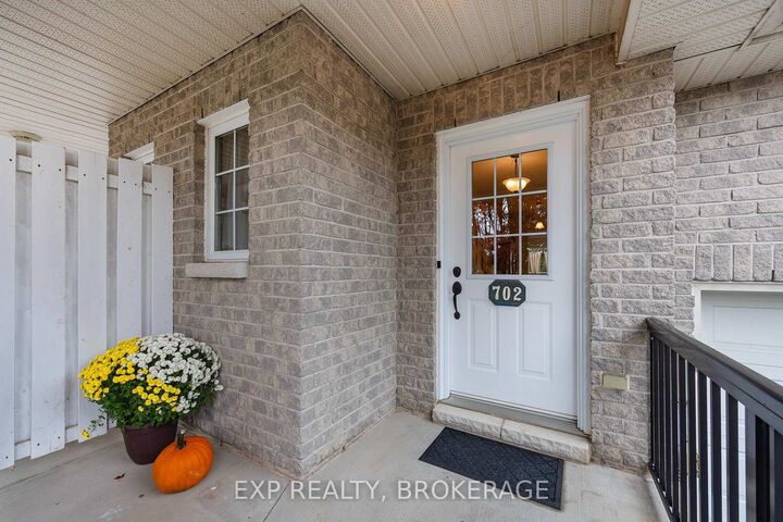 Property Photo:  702 Maclean Court  ON K7K 7L8 