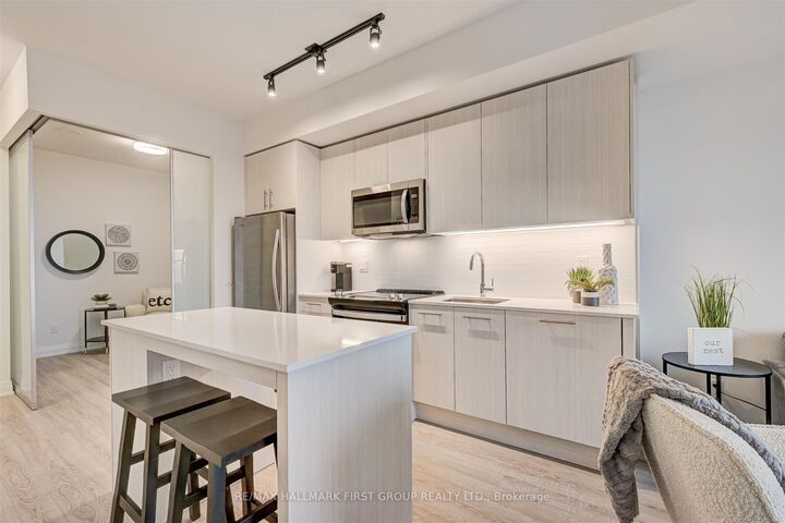 Property Photo:  286 Main Street 1017  ON M4C 0B3 