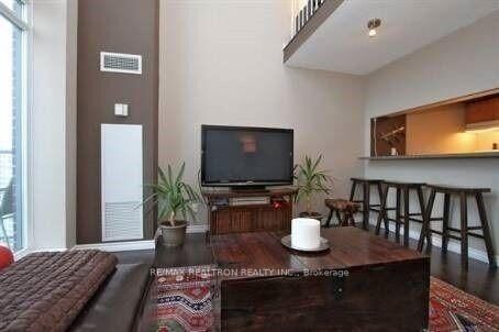 Property Photo:  233 Beecroft Road 1717  ON M2N 6Z9 