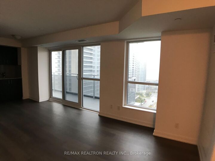 Property Photo:  225 Village Green Square 1602  ON M1S 0L3 