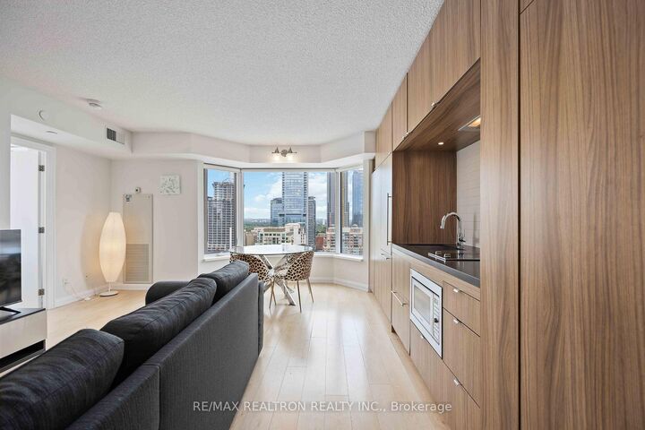 Property Photo:  155 Yorkville Avenue 2604  ON M5R 0B4 