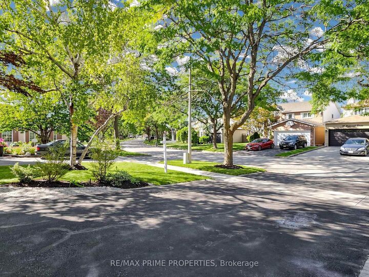 Property Photo:  29 Redmond Drive  ON L1S 5R8 