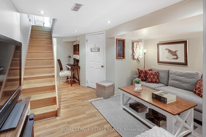 Property Photo:  4 Linton Avenue Bsmt  ON M1N 1W6 