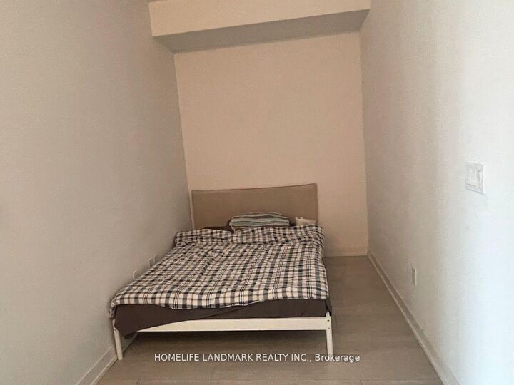 Property Photo:  31 Tippett Road 1025  ON M3H 0C8 