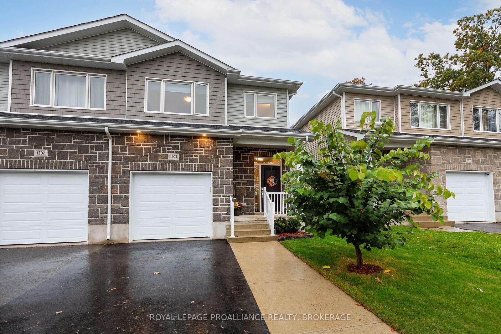 Property Photo:  1205 Max Crescent  ON K7P 0P2 