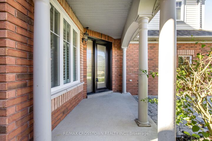 Property Photo:  62 Windsor Crescent  ON L4N 0K4 