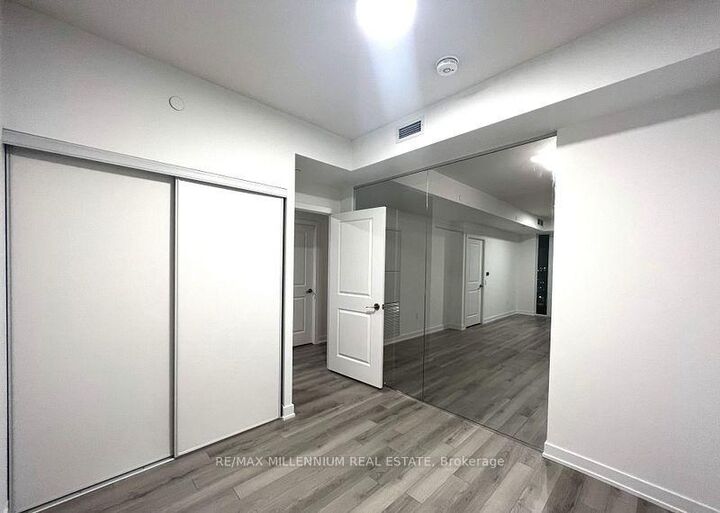 Property Photo: 15 Skyridge Drive E 710 ON L6P 4S3