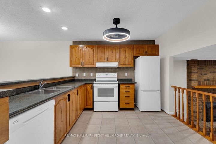Property Photo:  203 Little Avenue  ON L4N 6L1 