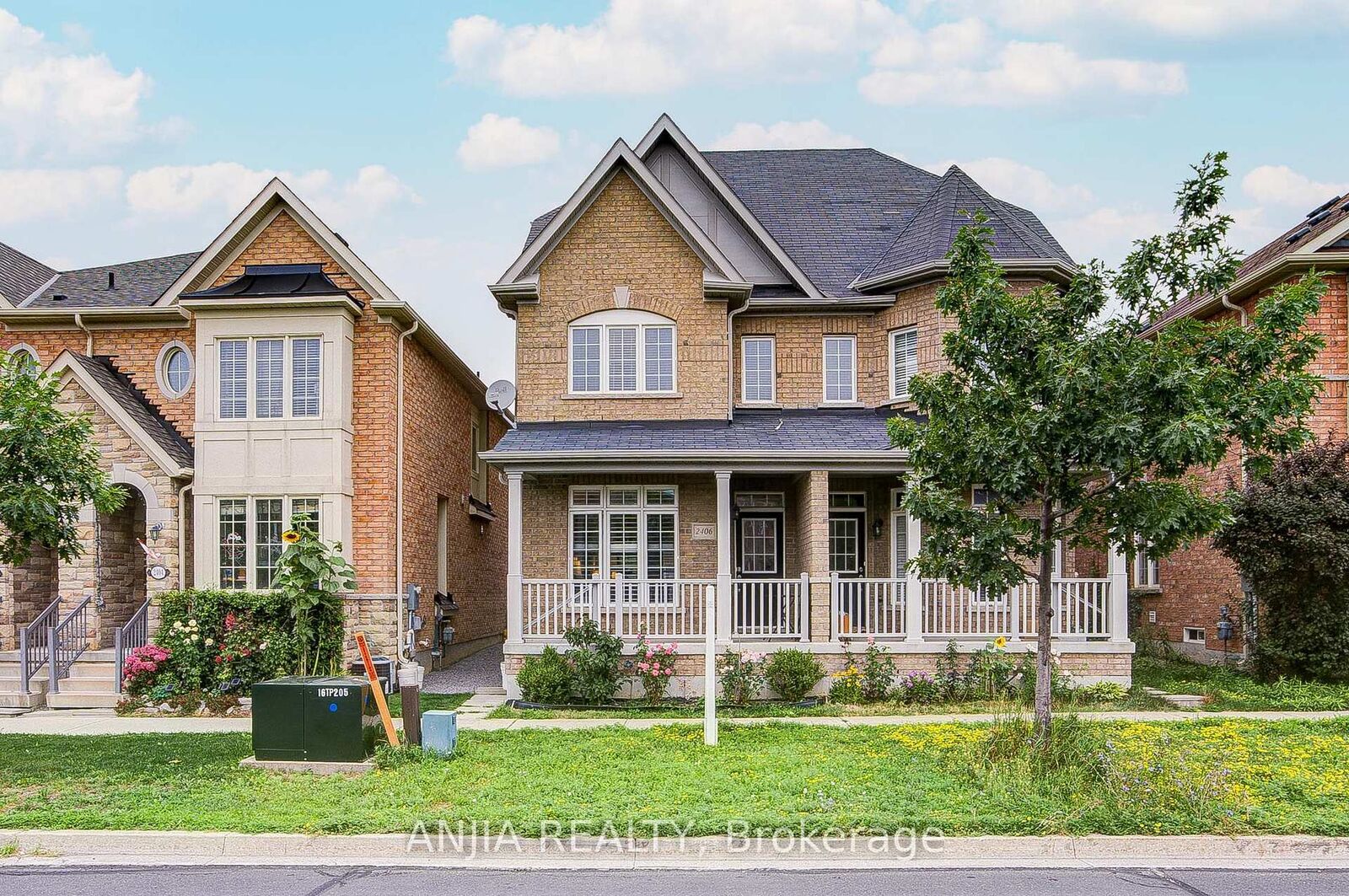 Property Photo:  2406 Bur Oak Avenue  ON L6E 1K7 