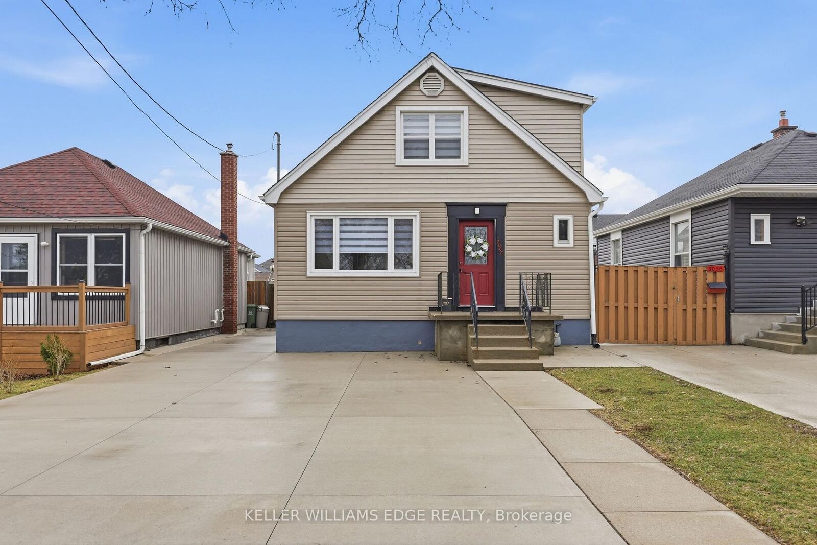 Property Photo:  2062 Barton Street E  ON L8H 2Z4 