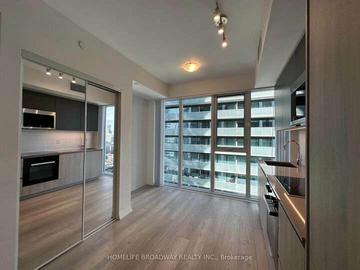 Property Photo: 400 King Street W 2828 ON M5V 0X8