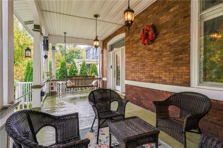 Property Photo:  709 Maple Ln  PA 15143 