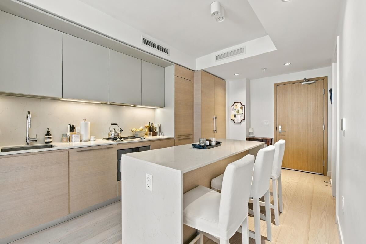Property Photo: 1289 Hornby St 3703 BC V6Z 0G7