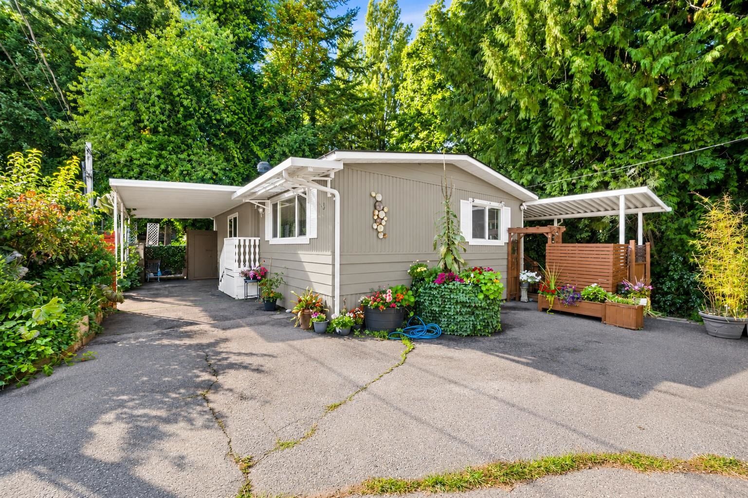 Property Photo:  6280 King George Boulevard 3  BC V3X 1E9 