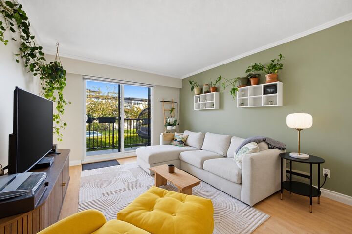 Property Photo:  36 E 14th Avenue 203  BC V5T 4C9 