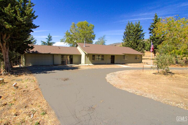 Property Photo:  23821 Coyote Court  CA 93561 