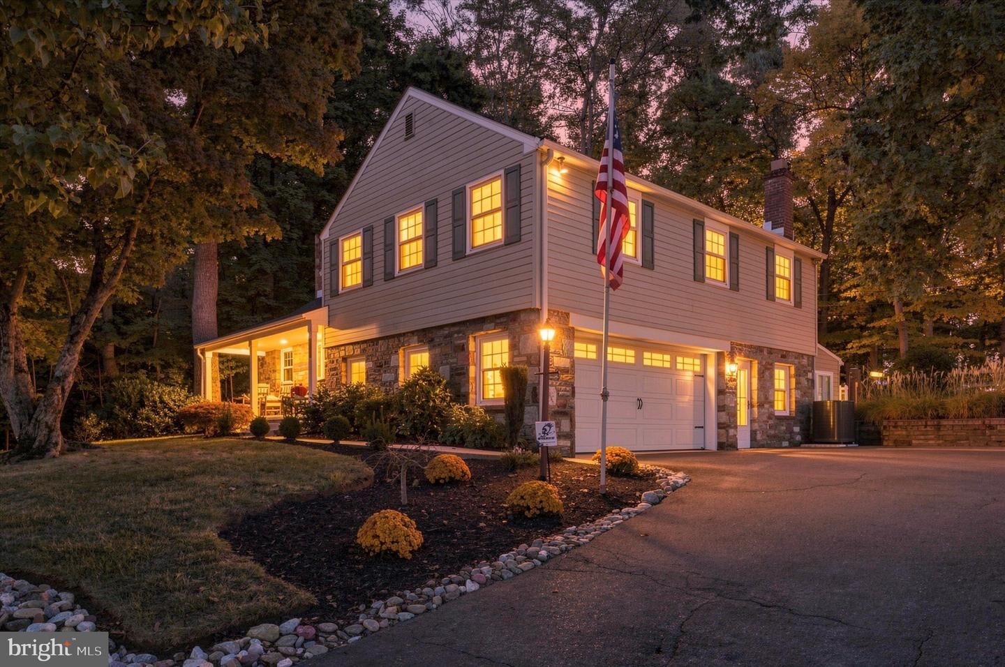 Property Photo:  769 Roslyn Avenue  PA 19038 