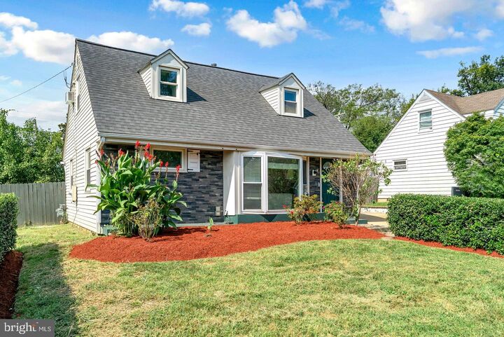 Property Photo: 6604 Cavalier Drive VA 22307