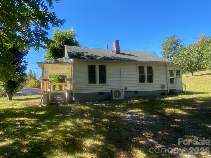 Property Photo:  5924 Chapman Drive  NC 28655 