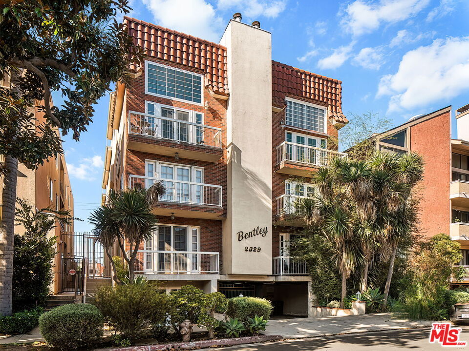Property Photo:  2329 S Bentley Ave, Unit 101  CA 90064 