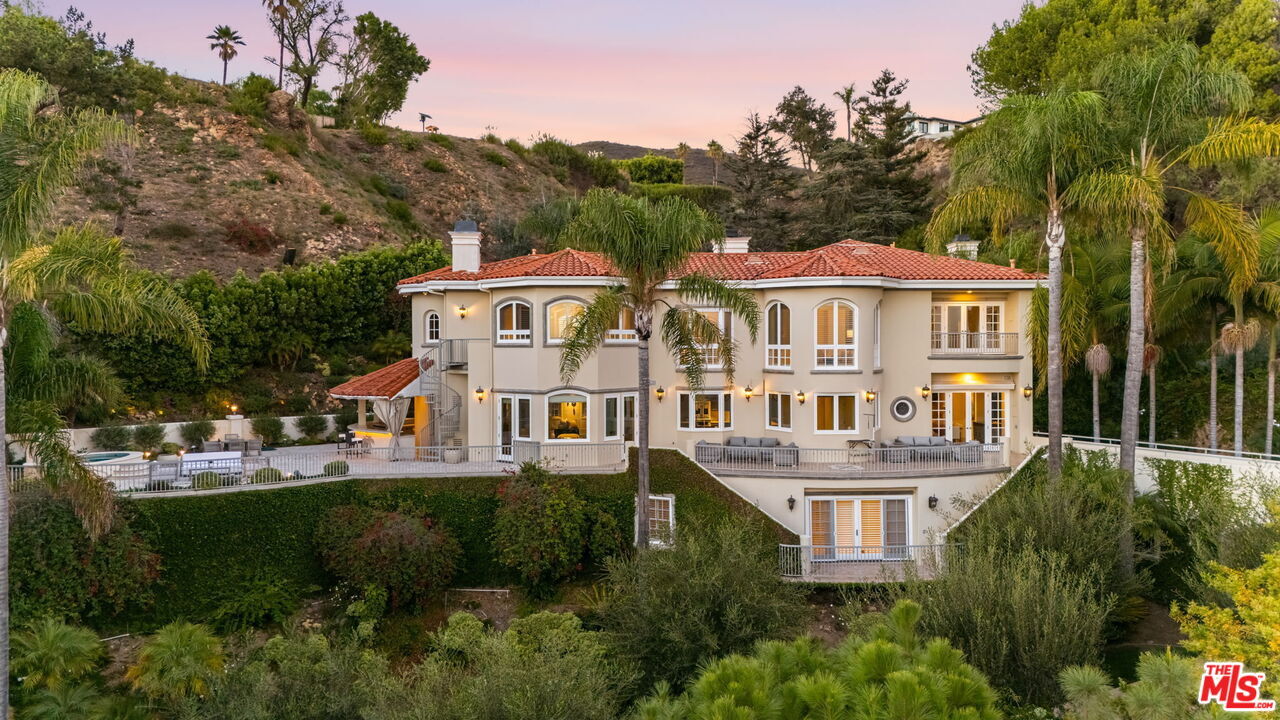 Property Photo:  1328 Las Pulgas Rd  CA 90272 