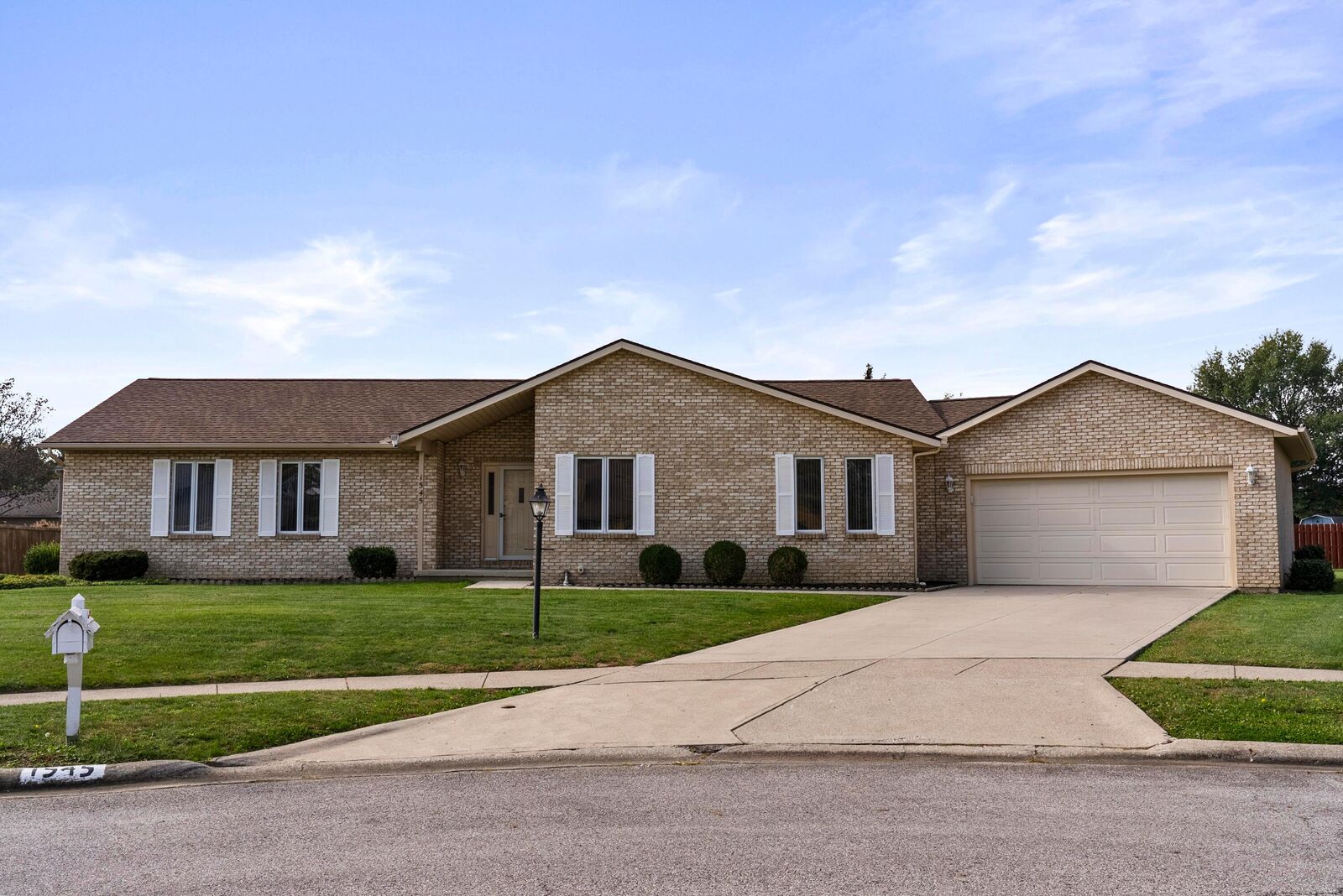 Property Photo:  1545 Ojibwas Court  OH 43123 