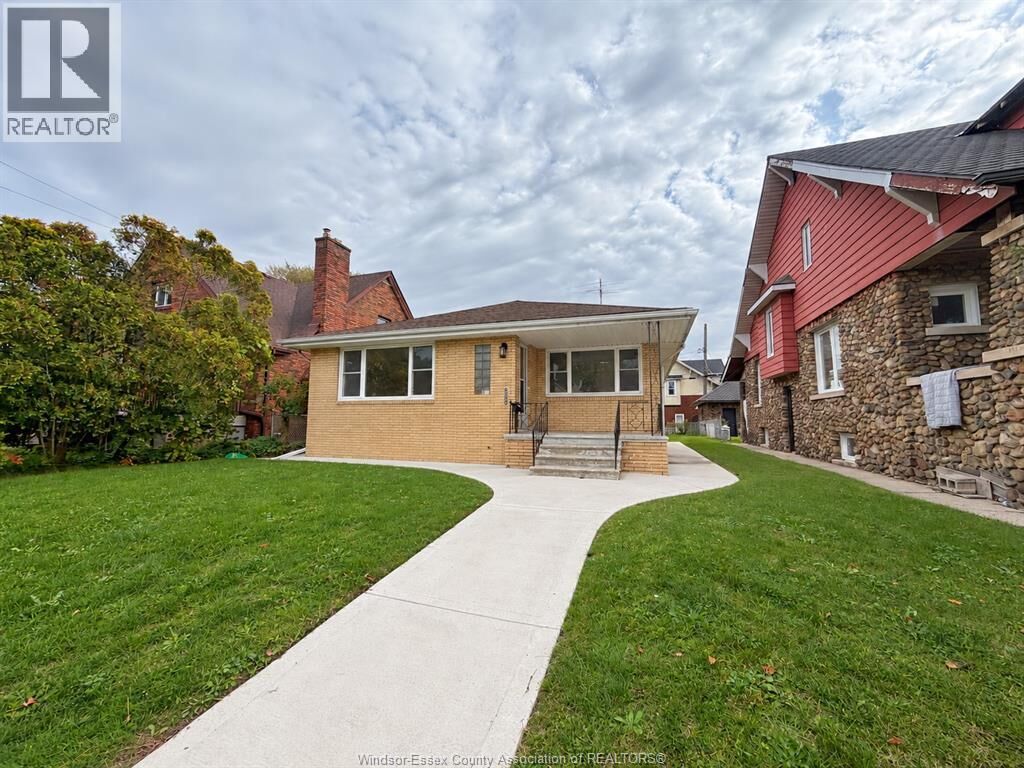 Property Photo: 1425 Giles Boulevard East ON N9A 4H2