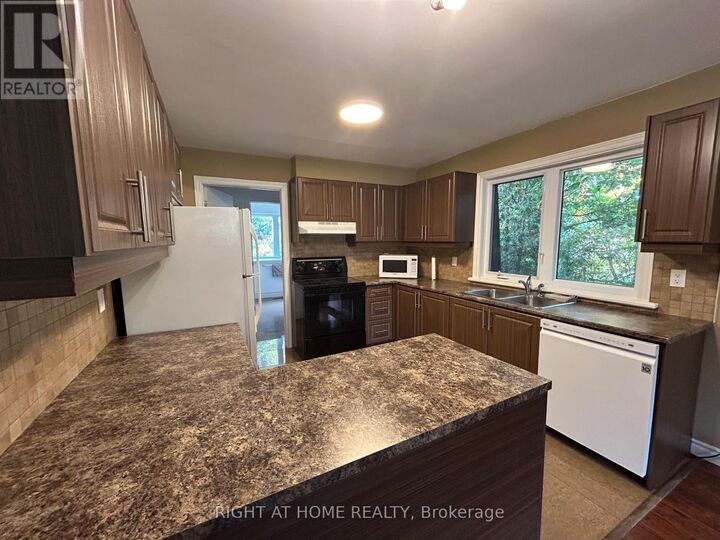 Property Photo: 36 Aurora Heights Drive ON L4G 2W7