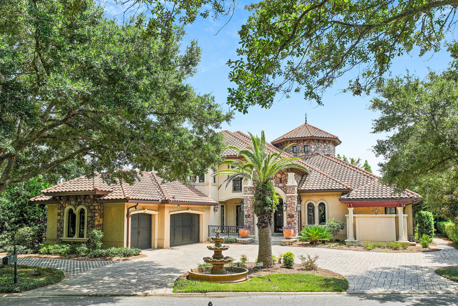 Property Photo:  437 Admiral Court  FL 32541 