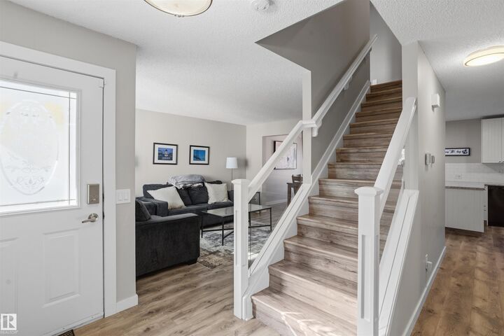 Property Photo:  9 Davy Crescent  AB T8H 1P4 