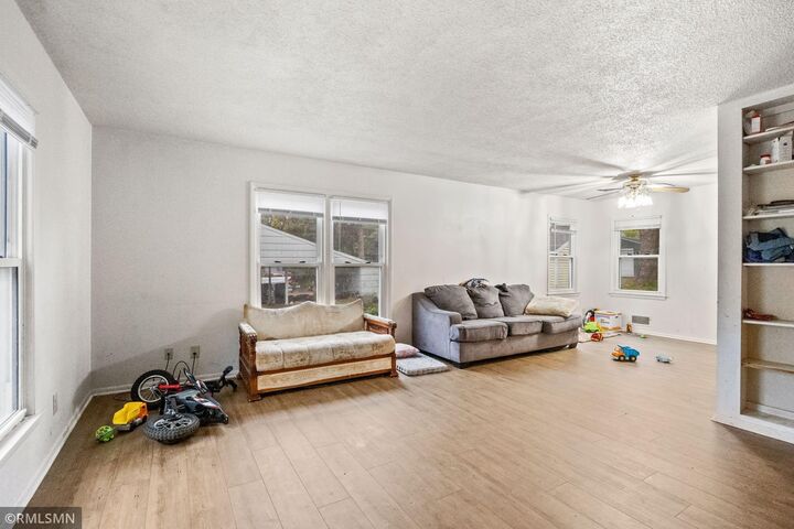 Property Photo:  985 Cypress Street  MN 55106 
