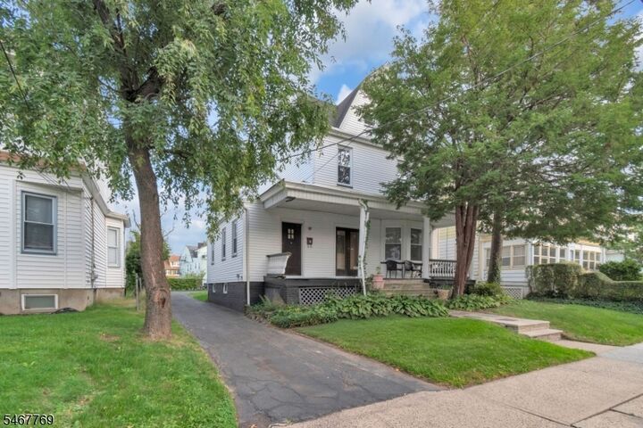 Property Photo:  44 Oakland Terr  NJ 07106 