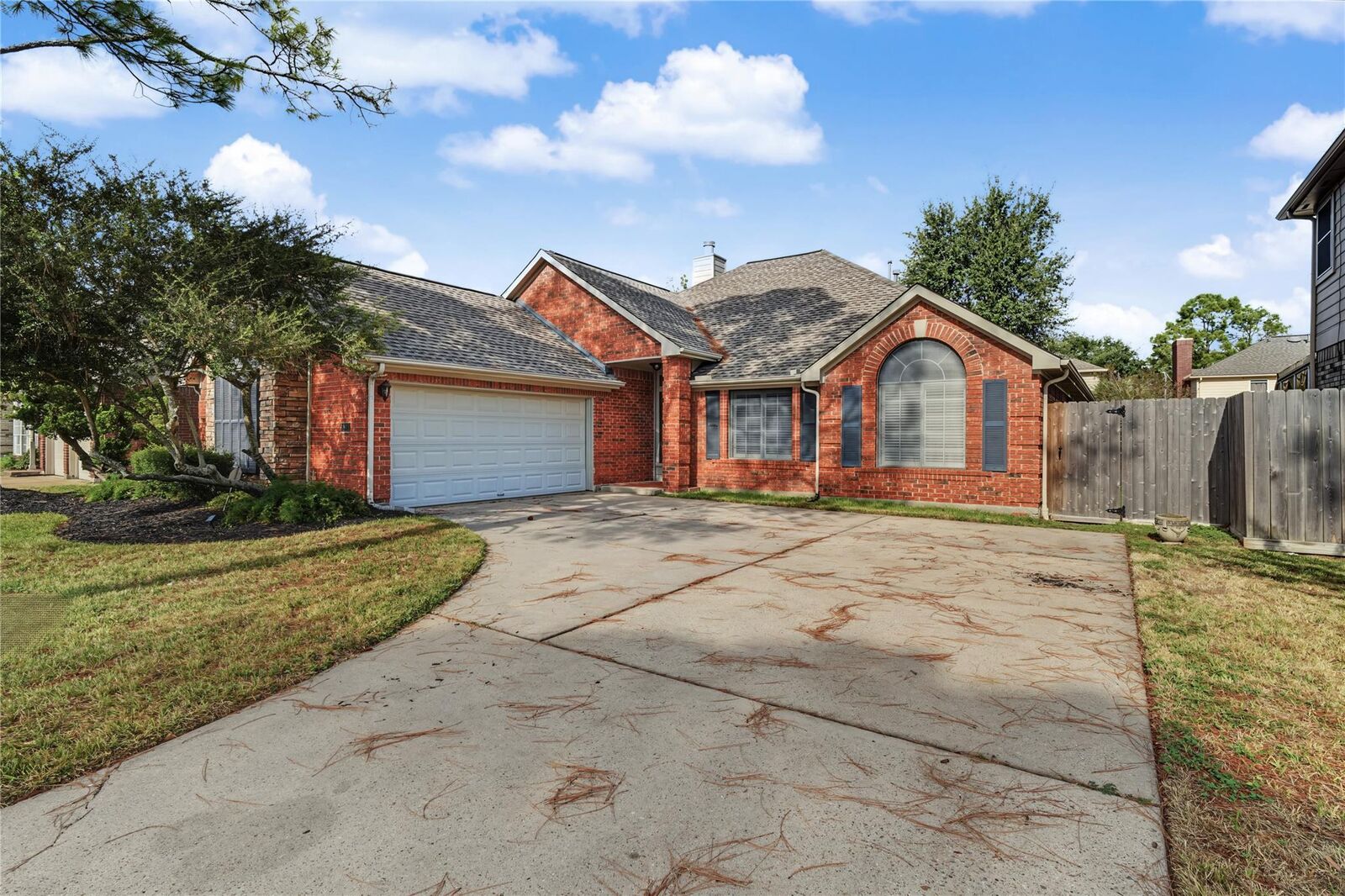 Property Photo: 835 Maplewood Falls Court TX 77062