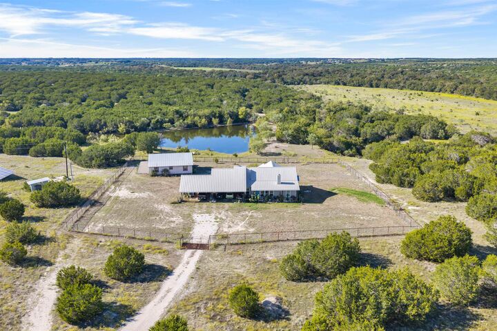 Property Photo:  1000 County Road 203  TX 78611 