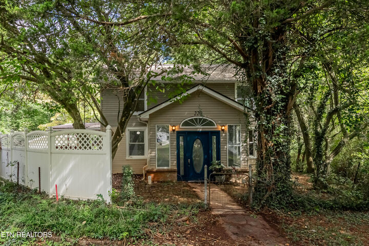 Property Photo:  220 Oak Rd  TN 37828 