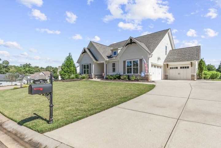 Property Photo: 1061 Hidden Hills Circle GA 30642